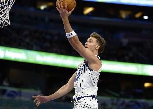 状态火热！小瓦格纳半场10中6轰下20分1板4助1断