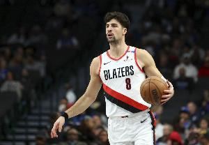 现在会侧重抢板？阿夫迪亚：我只是在努力卡位 争取防下每一回合